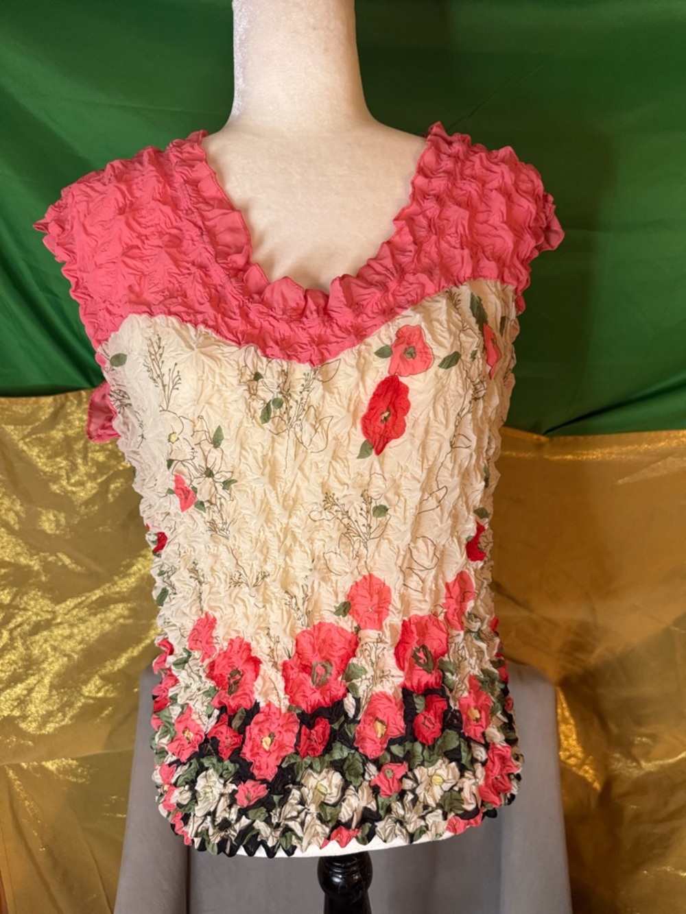 Crinkled Floral Sleeveless Blouse in Coral and Cream